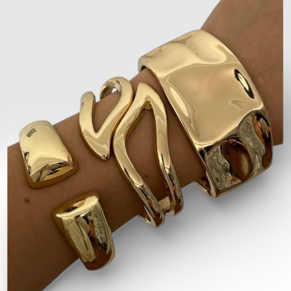 Elegant Gold-Tone Bracelet Set - Picture 1 of 2